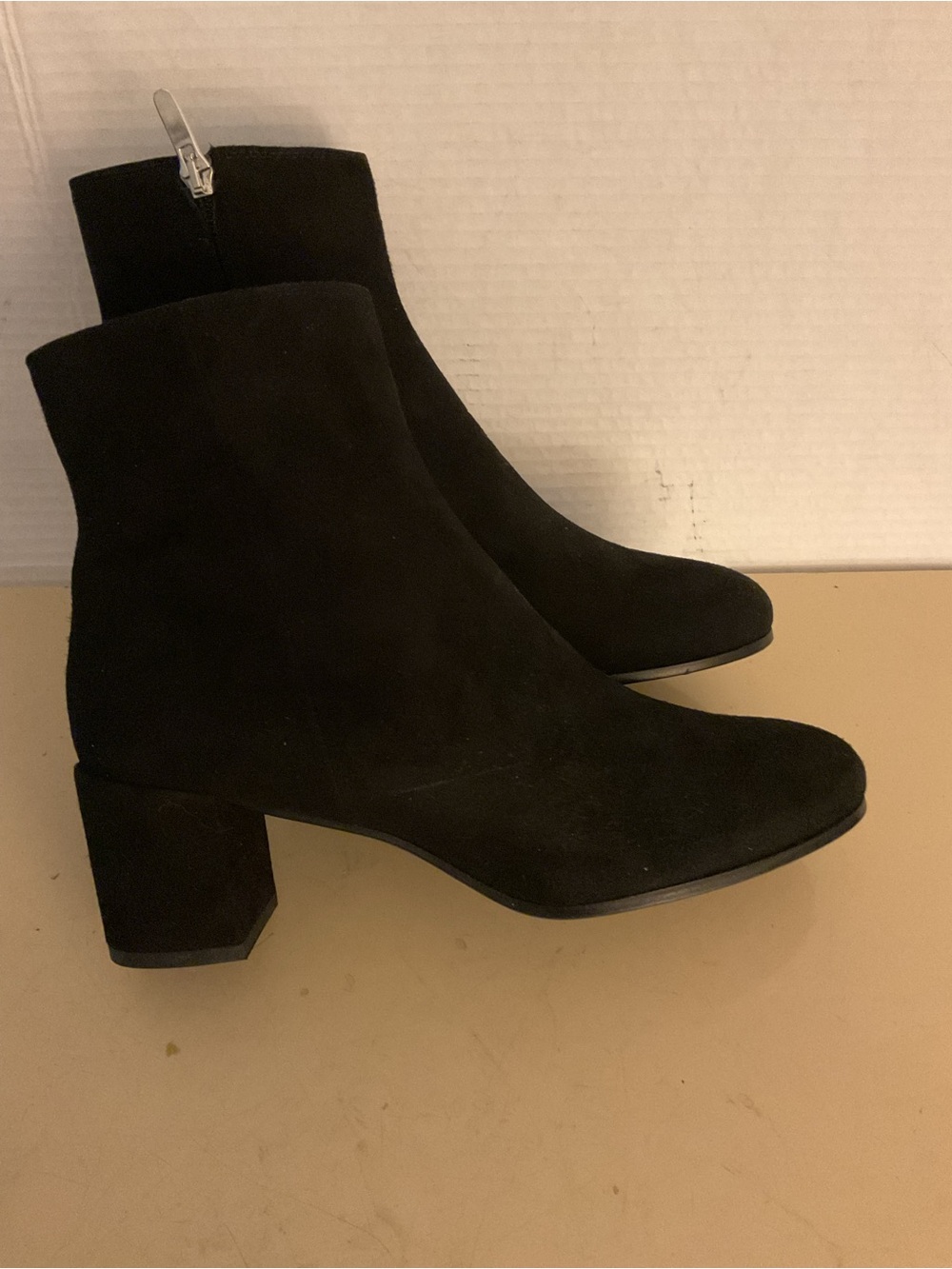 Margaux women Black Suede  Chelsea Heel boots US 7.5 Narrow - Picture 12 of 12